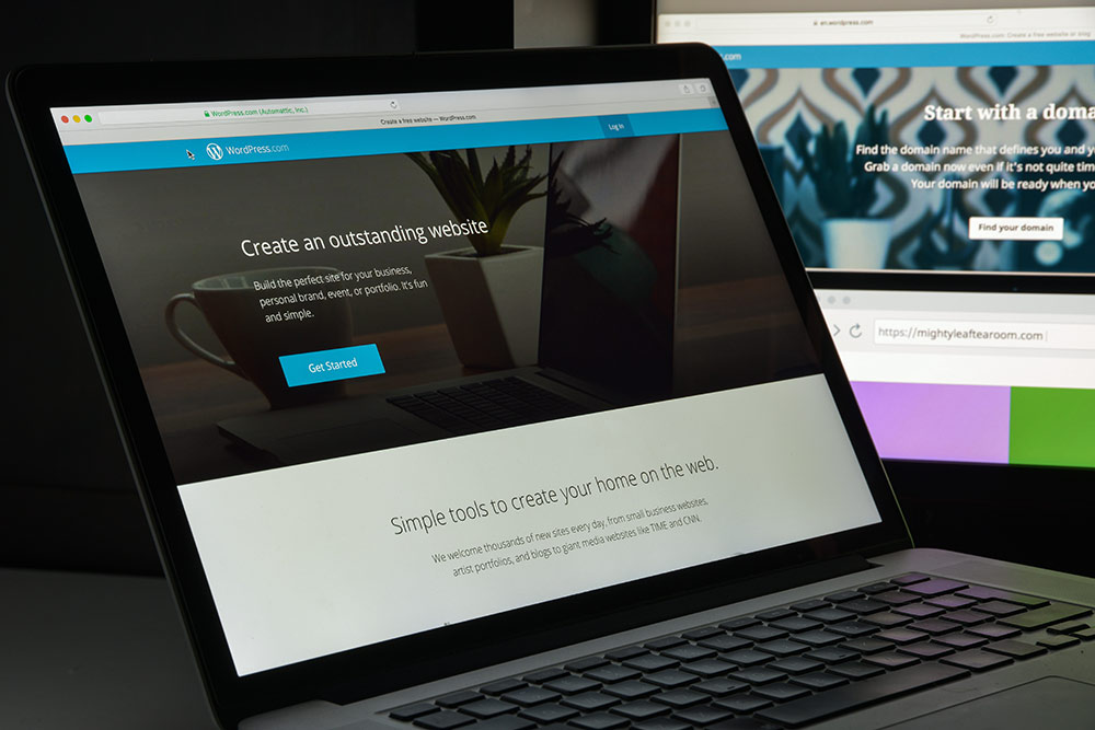 Salt Manage WordPress management laptop open to WordPress website